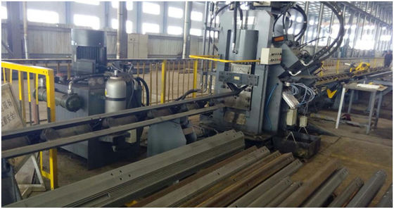 CNC Punching γωνίας γραμμή μηχανών για Punching Fabriaction πύργων χάλυβα τη δύναμη 1000kN
