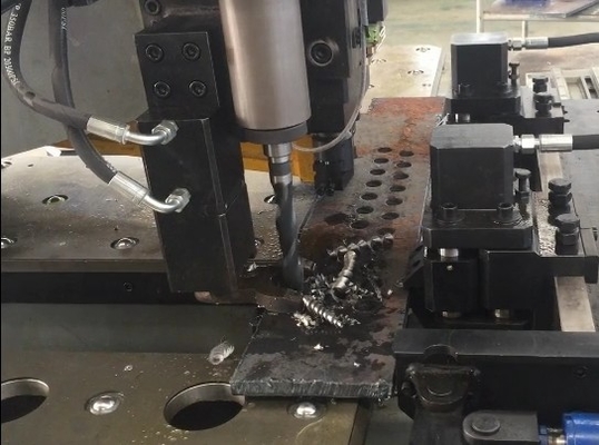 1200KN Servo τροφοδοσία τρυπήματος δύναμη Cnc πλάκα τρύπα τρυπήματος μηχανή με 26mm μέγιστη διάμετρο τρυπήματος