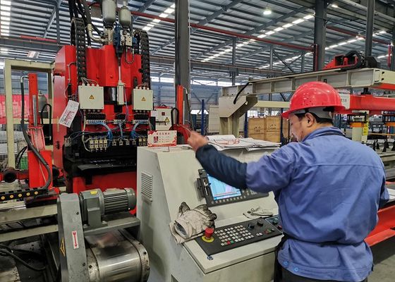 Γραμμή Παραγωγής Διάτρησης CNC για Επίπεδη Πλάκα Διαμήκους Δοκού Αυτοκινήτου Μήκους 4000 - 8000mm, Ονομαστική Δύναμη 1200KN