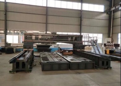 Μέγεθος τεμαχίου 3000*3000 BT50 CNC Δραπανομηχανή Πλάκας 30 KW Ισχύς Κινητήρα Σέρβο Ατράκτου