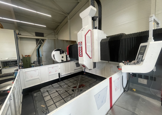 Ύψος Γέφυρας 800mm CNC Μηχανουργική Γέφυρα Διάτρησης Φλάντζας Μηχανή Ατράκτου κωνικότητας BT50