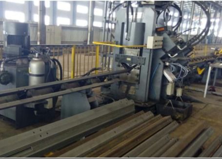 Φ26×12 Max. Τρυπήματα CNC Γωνία μετάλλου Τρυπήματα Σημείωση και κούρεμα Γραμμή 3 Άξονες CNC