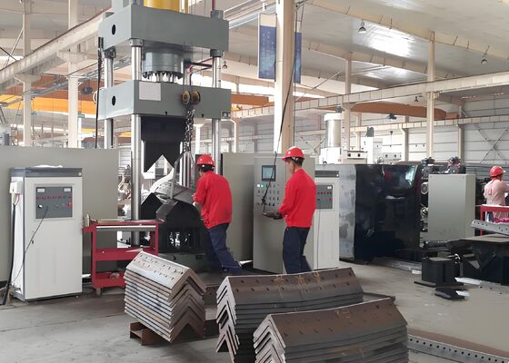 3 άξονες μηχανή κάμψης με CNC θέρμανση για γωνιακή πλάκα με υδραυλικό έλεγχο